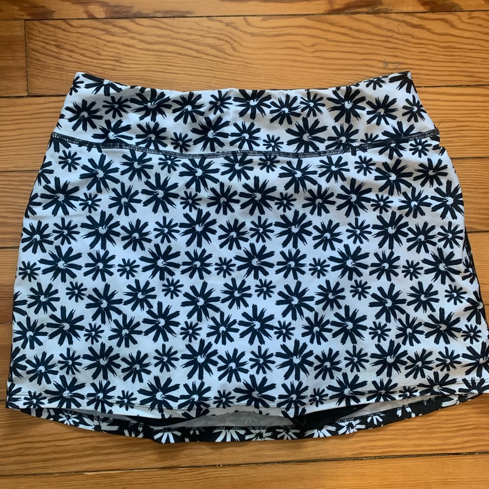 Hot Lava Reversible Flower Skort M/L